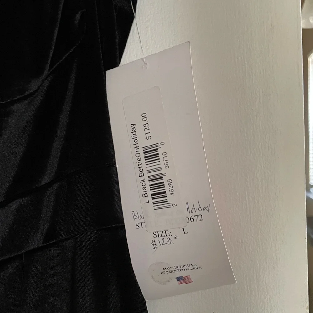 Bettie Page Black Bettie on holiday dress - Picture 7 of 7